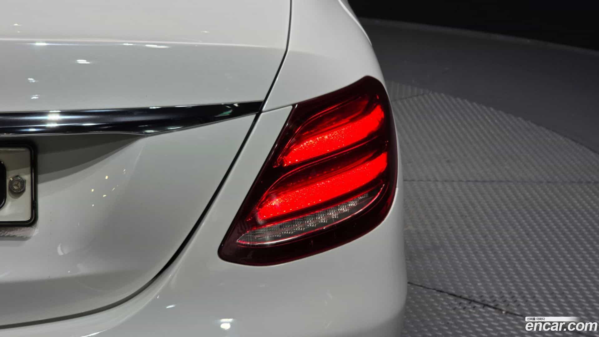 E-Class Mercedes-Benz 2020.6-OUTER-033