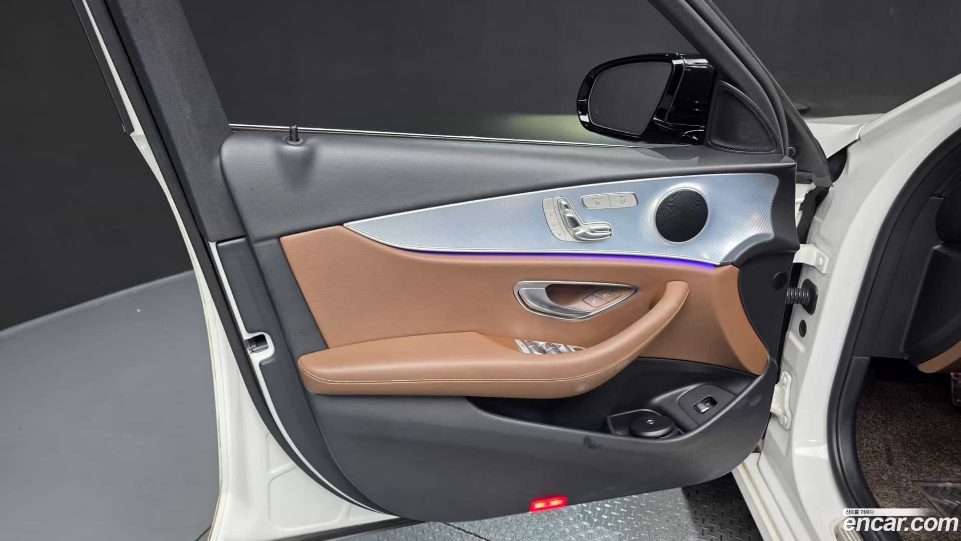 E-Class Mercedes-Benz 2020.6-INNER-034