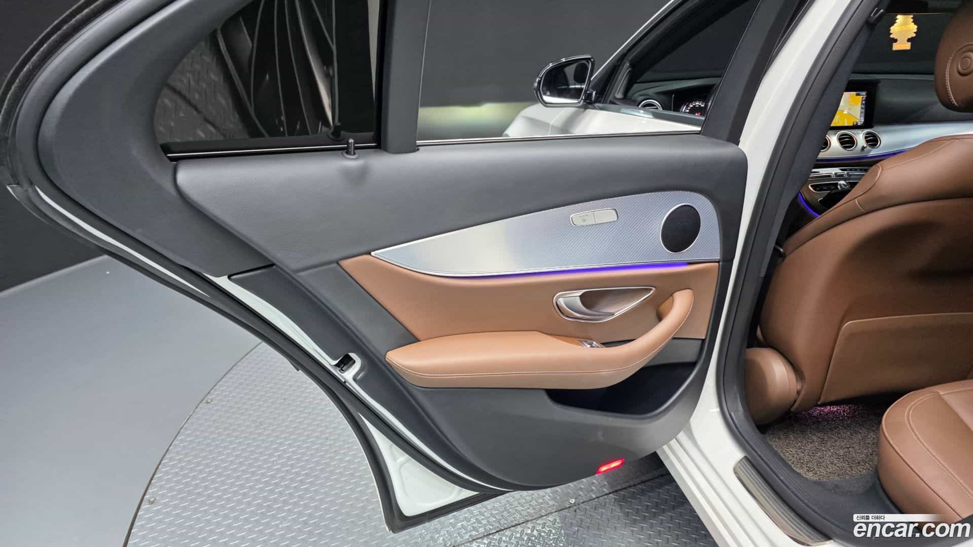 E-Class Mercedes-Benz 2020.6-INNER-035