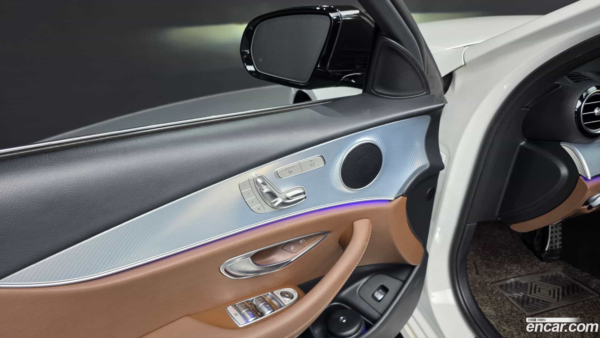 E-Class Mercedes-Benz 2020.6-OPTION-040