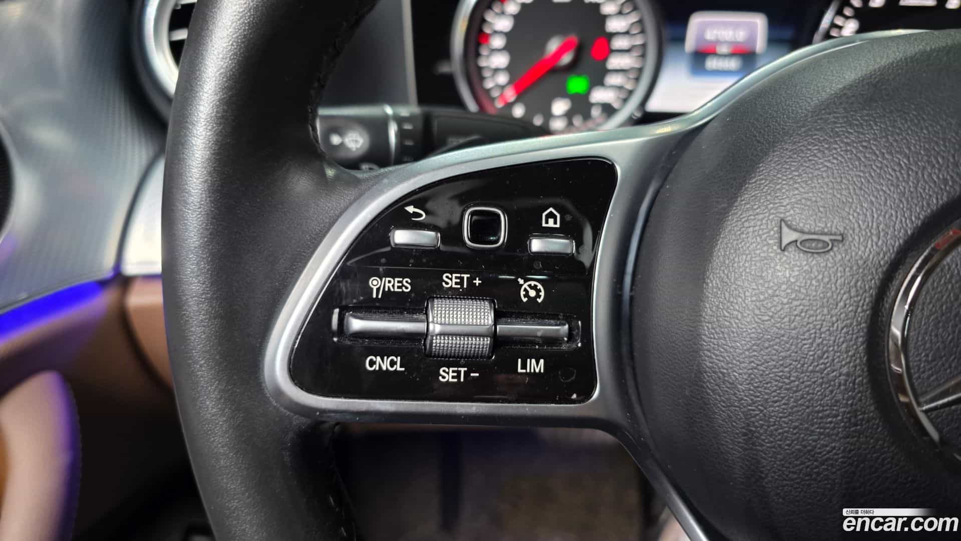 E-Class Mercedes-Benz 2020.6-OPTION-041