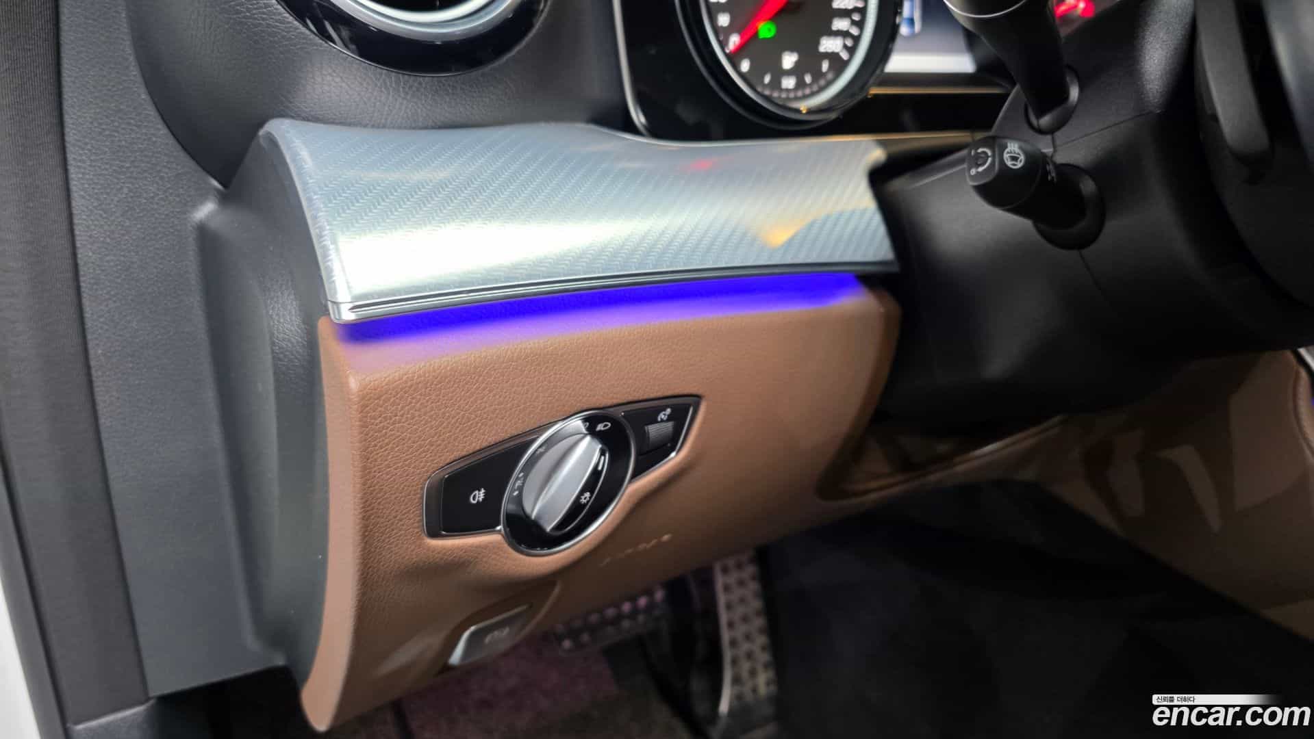 E-Class Mercedes-Benz 2020.6-OPTION-043