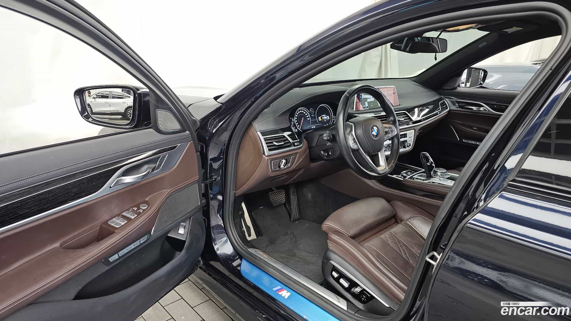 7-Series BMW 2017.1-INNER-010