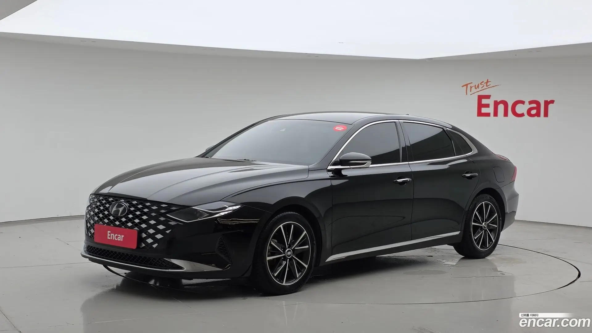 Main__Slider__Photo:Grandeur Hyundai 2021.1-0