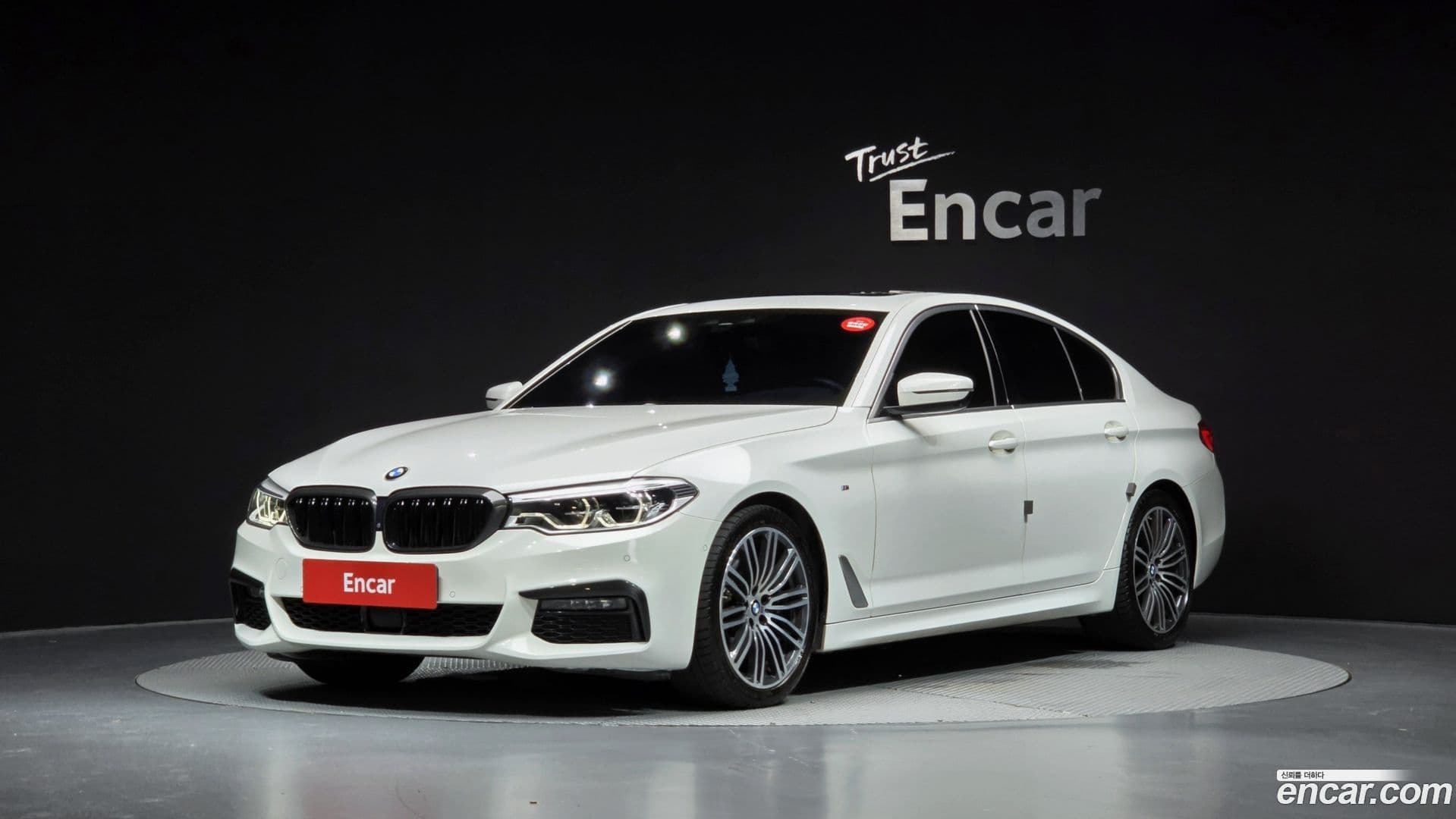 Main__Slider__Photo:5-Series BMW 2019.6-0