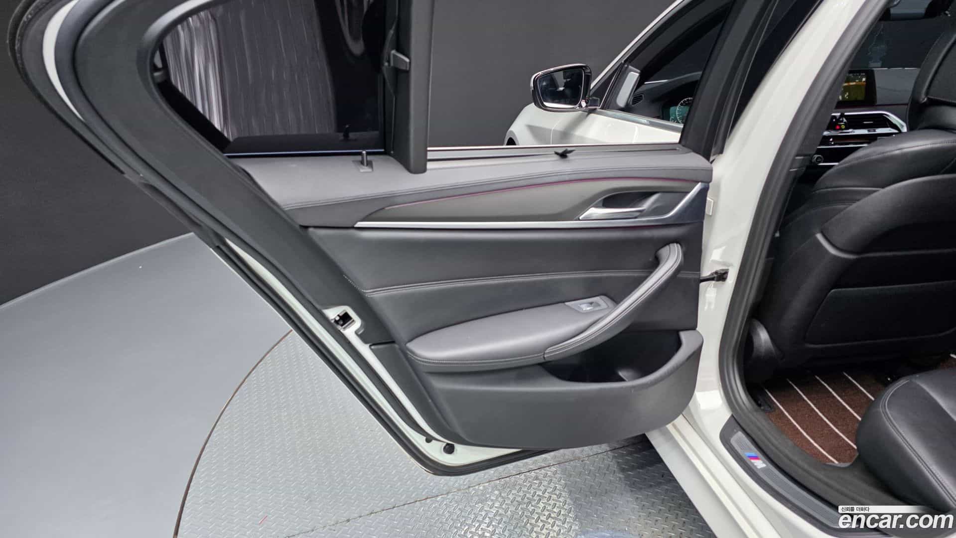 5-Series BMW 2019.6-INNER-035