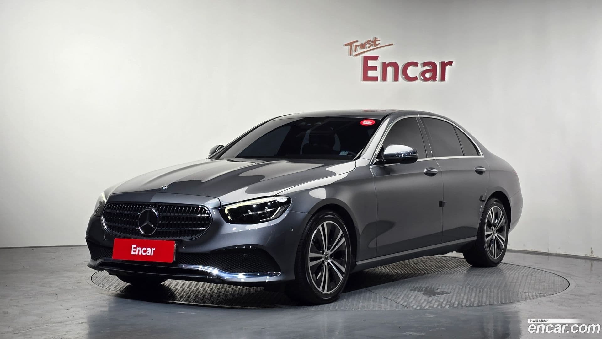 Main__Slider__Photo:E-Class Mercedes-Benz 2020.11-0