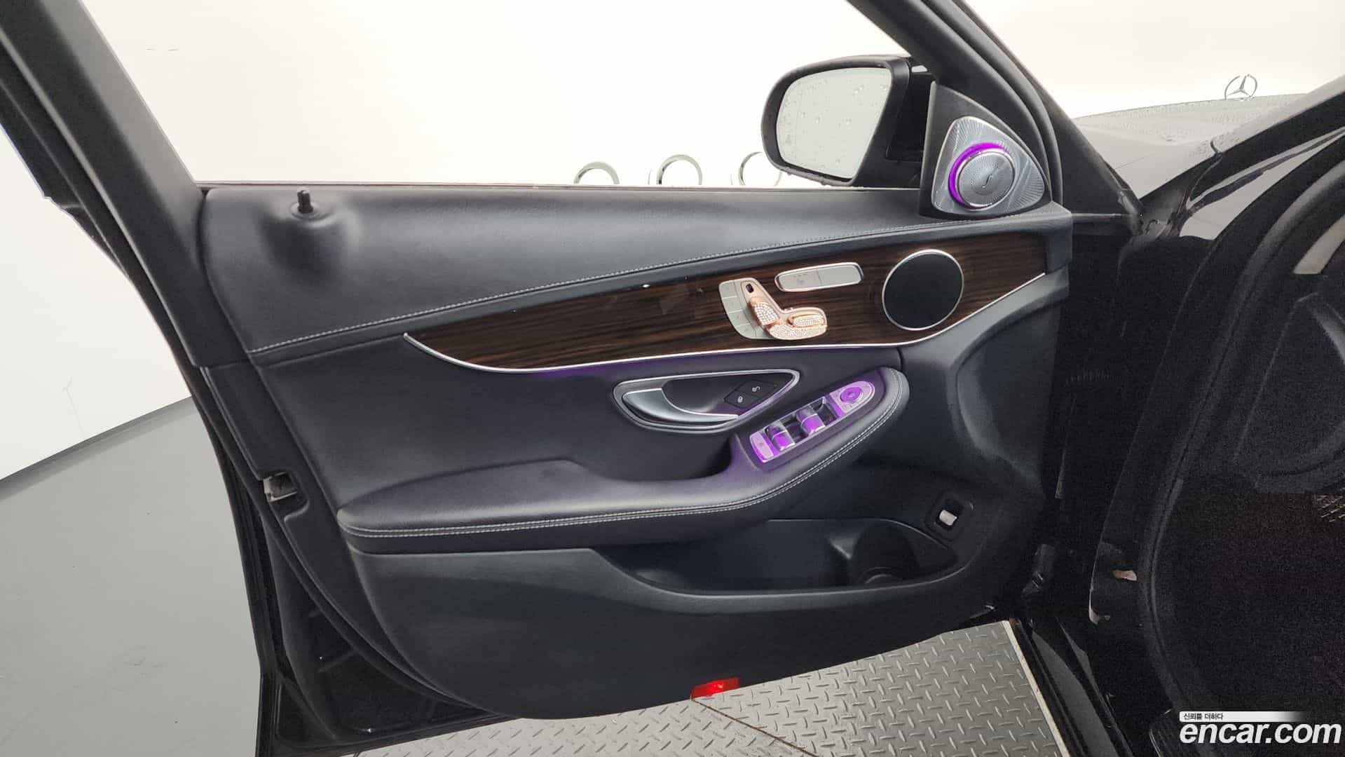 C-Class Mercedes-Benz 2018.3-INNER-034