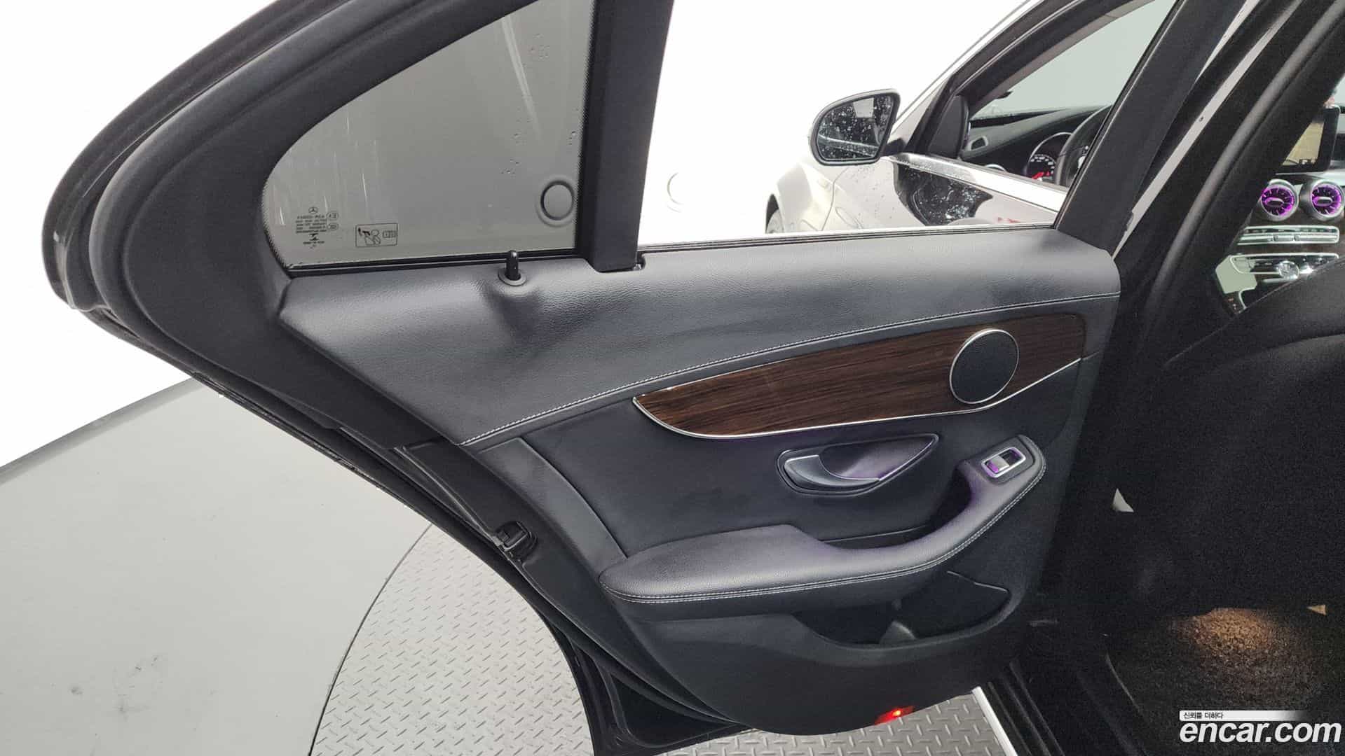 C-Class Mercedes-Benz 2018.3-INNER-035