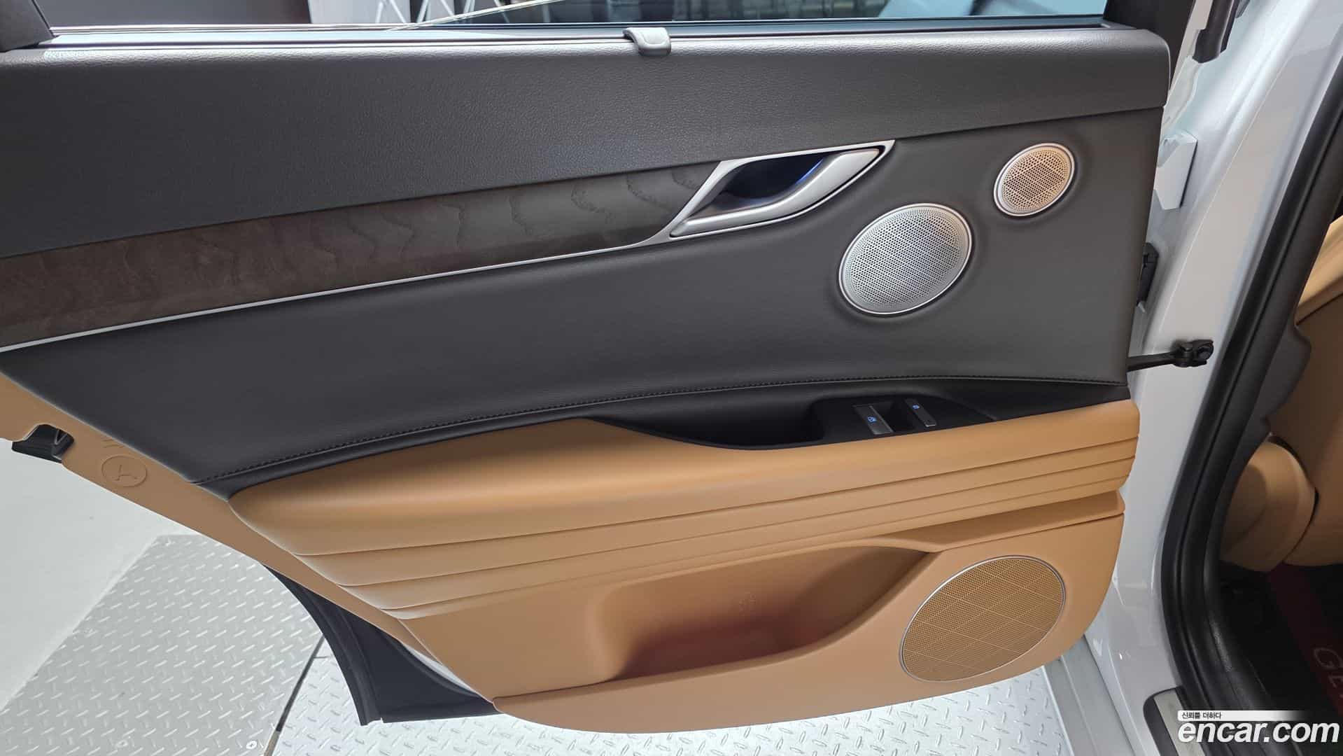 G80 Genesis 2021.0-INNER-035