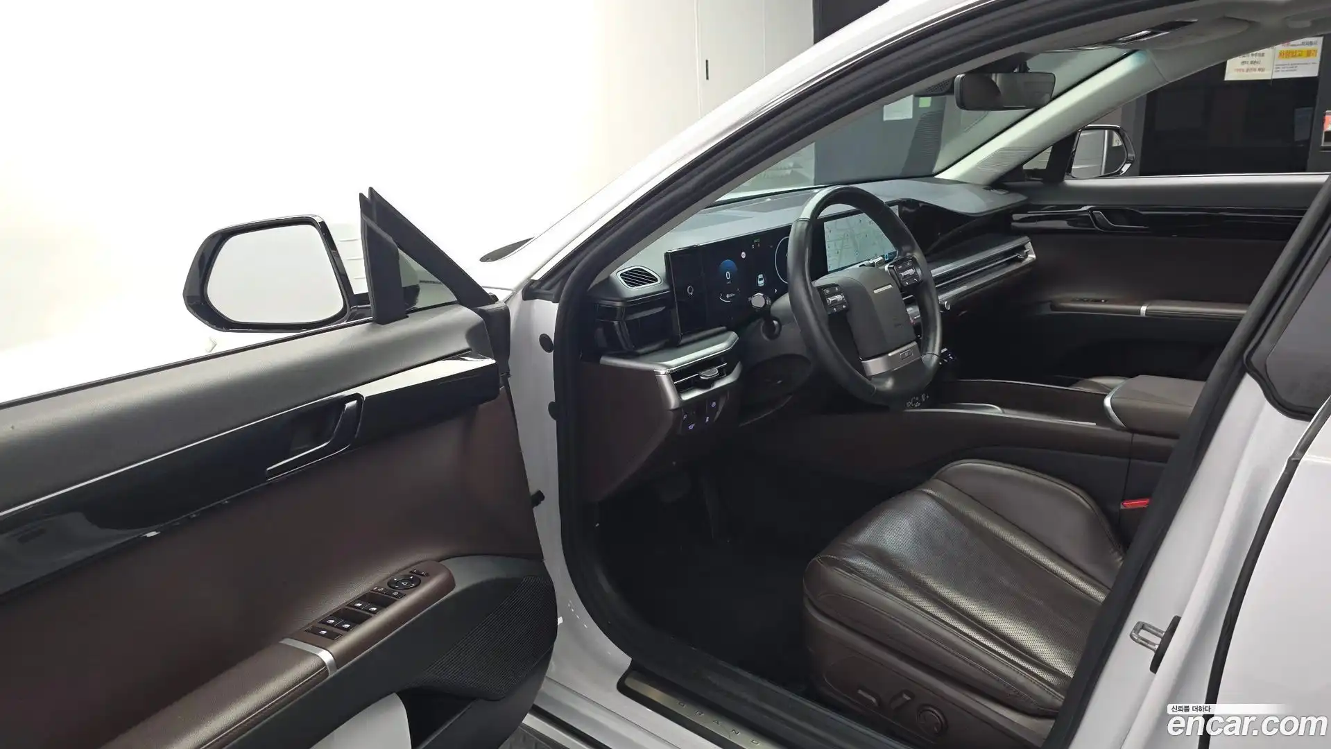 Grandeur Hyundai 2023.0-INNER-010