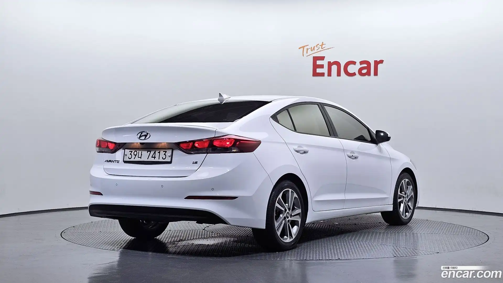 AVANTE Hyundai 2018.6-OUTER-002