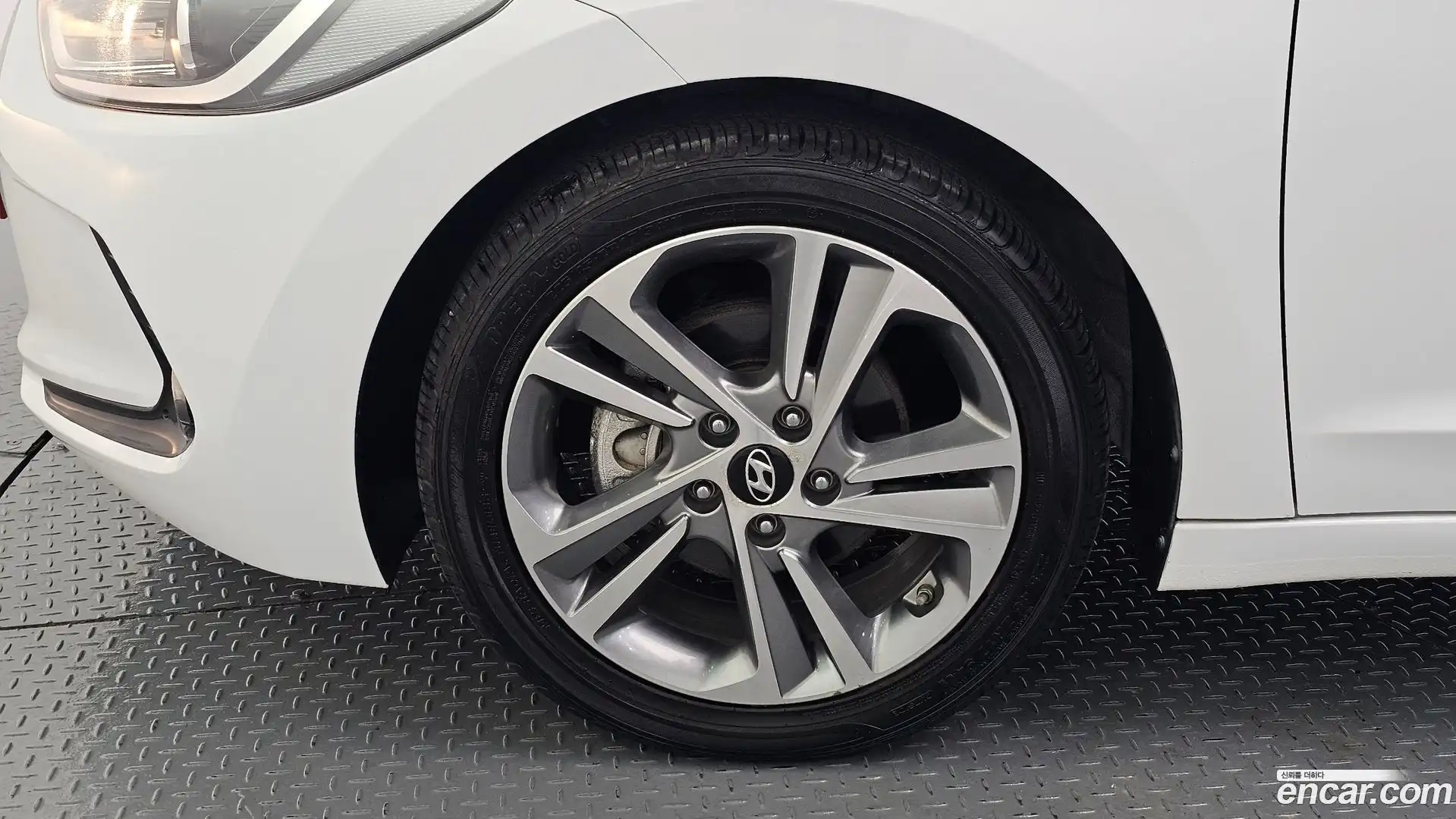 AVANTE Hyundai 2018.6-OUTER-005