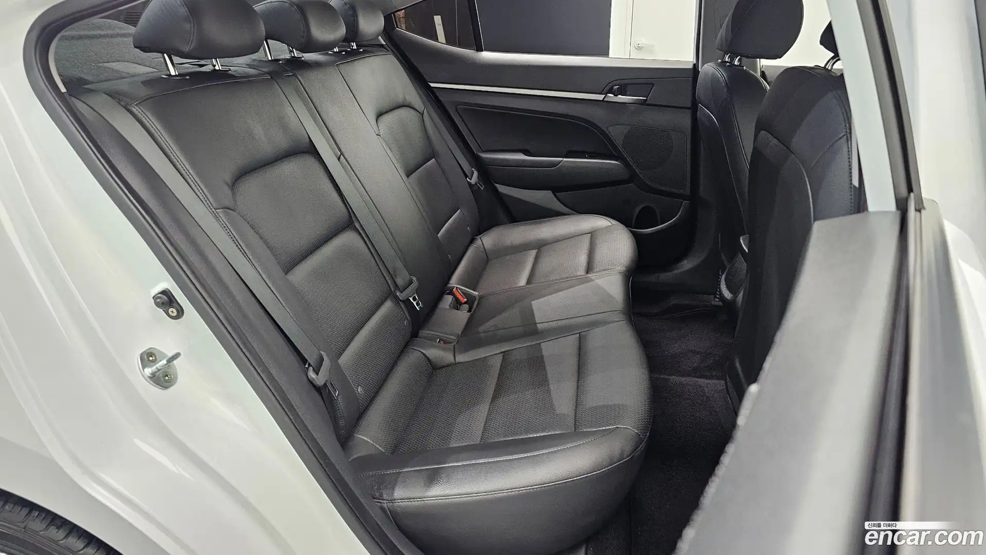 AVANTE Hyundai 2018.6-OPTION-015