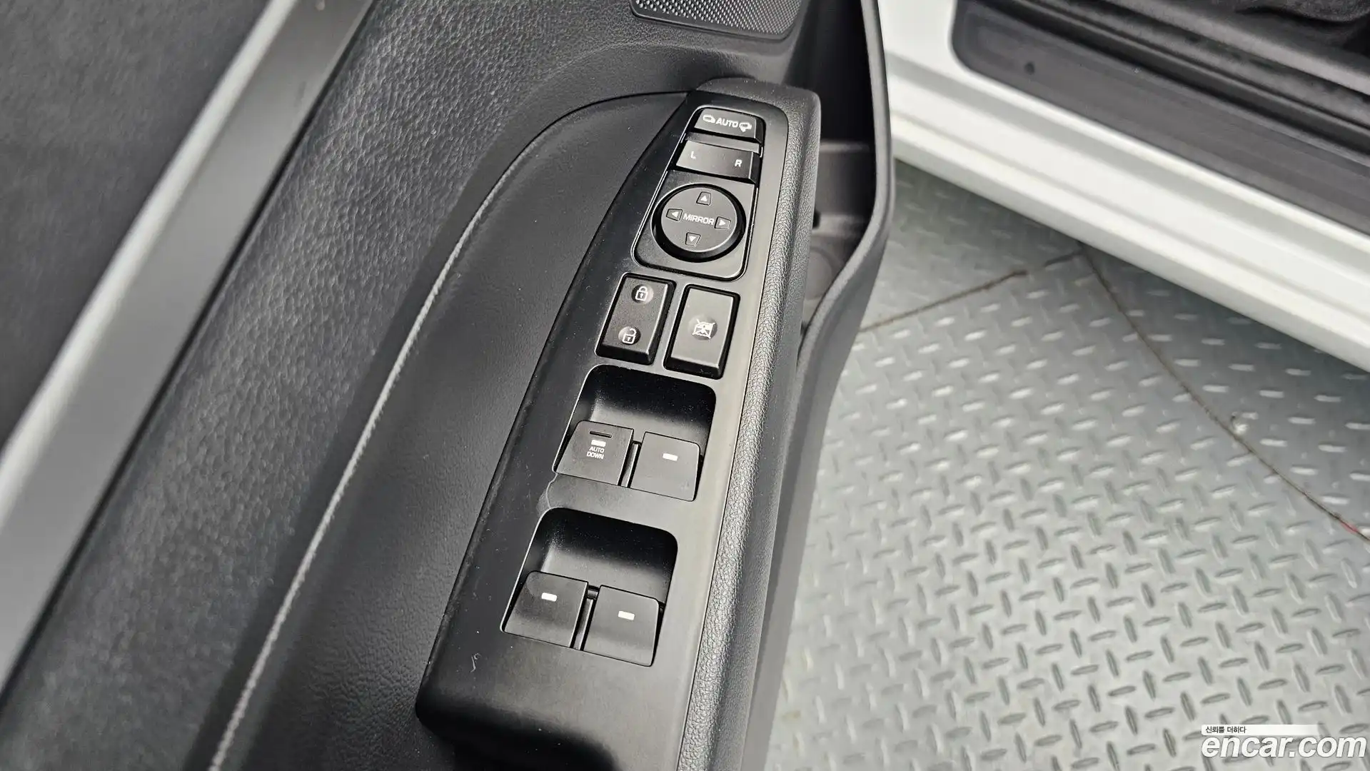 AVANTE Hyundai 2018.6-OPTION-021