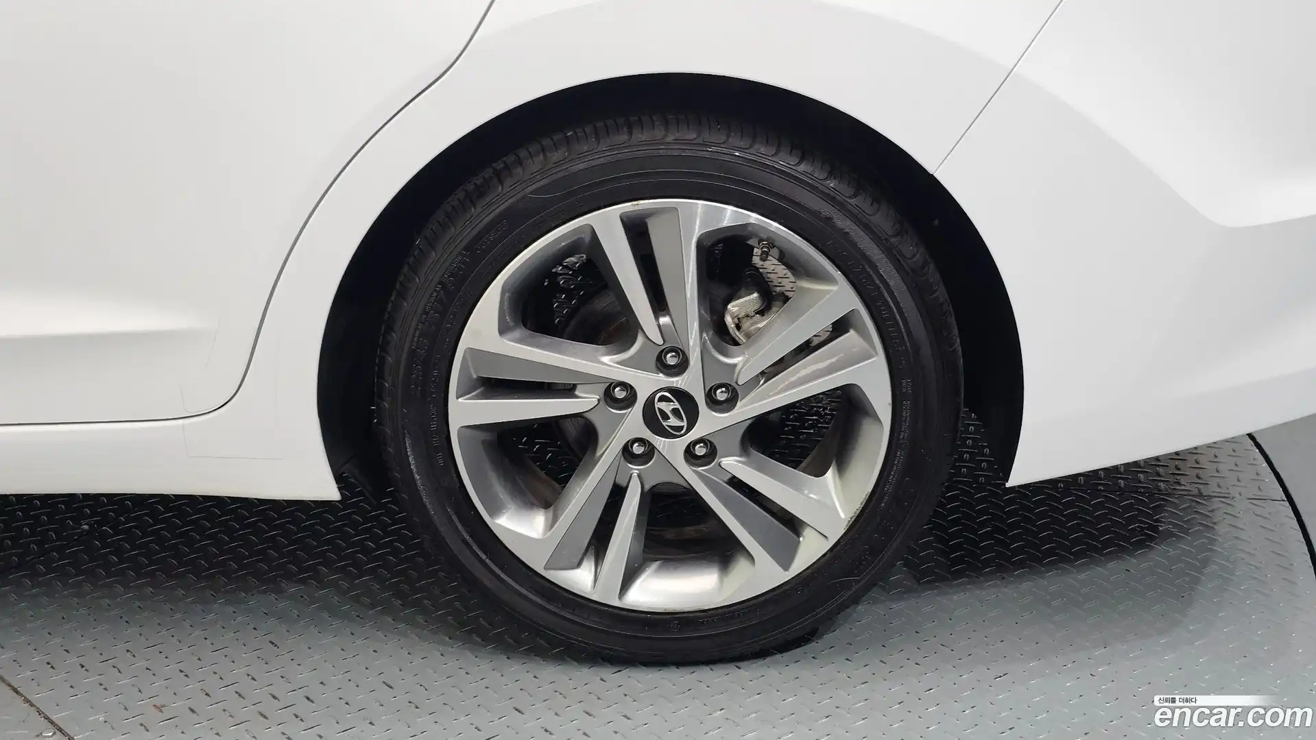 AVANTE Hyundai 2018.6-OUTER-031