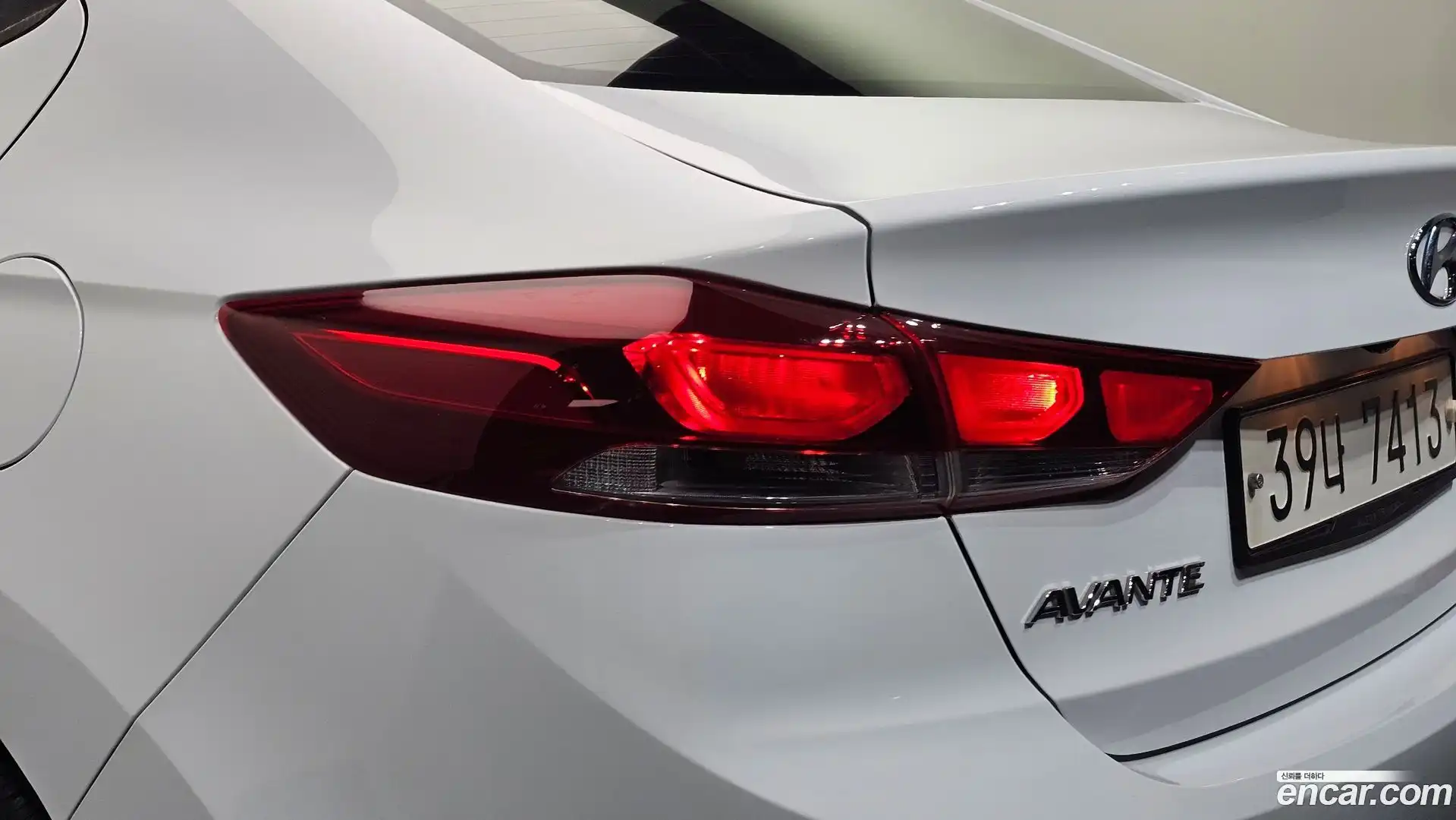 AVANTE Hyundai 2018.6-OUTER-033