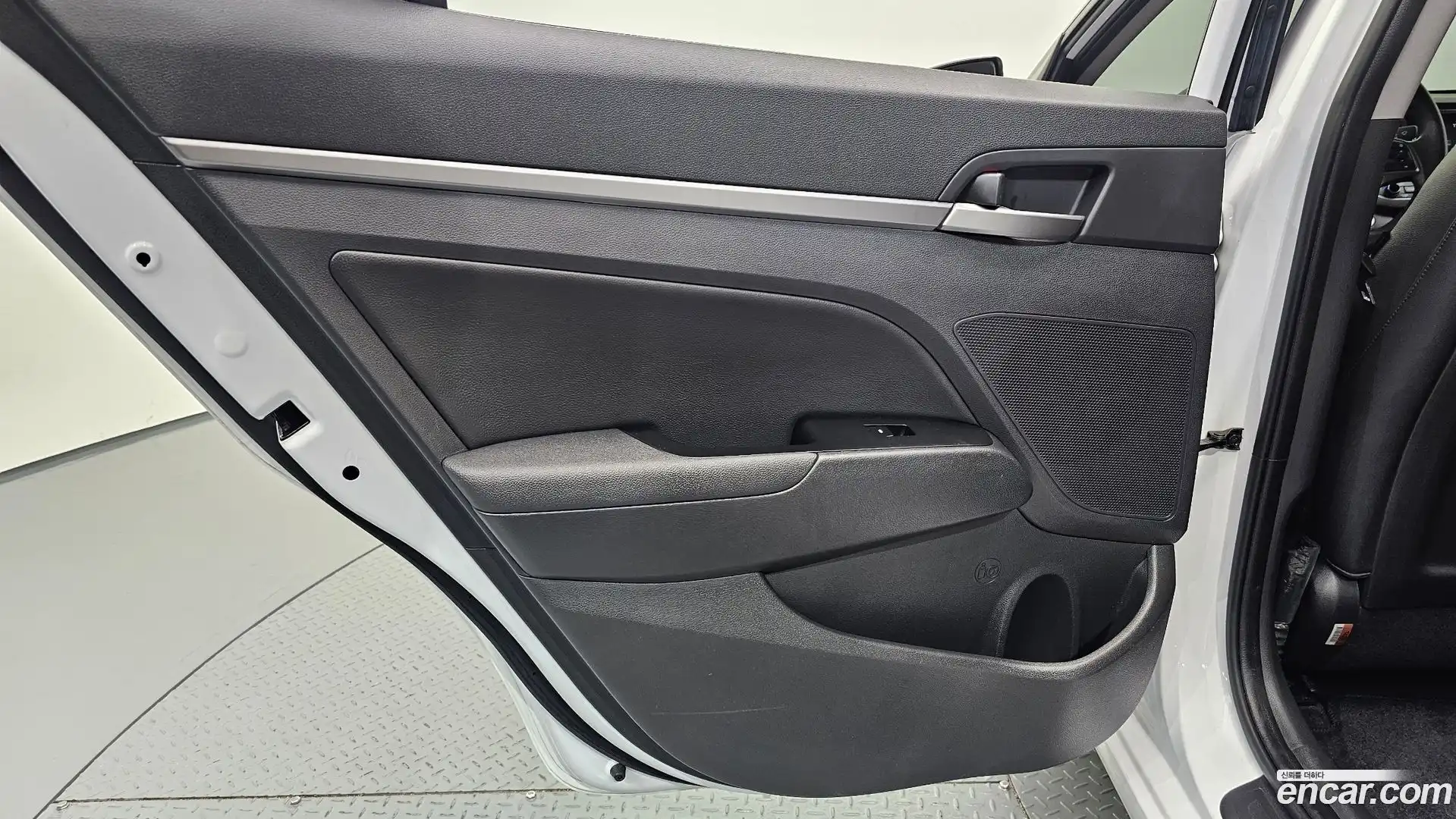 AVANTE Hyundai 2018.6-INNER-035