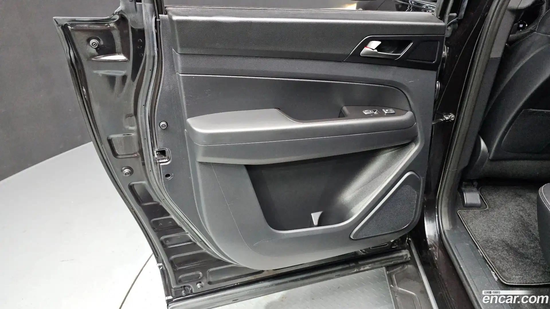 Rexton KG Mobility 2020.11-INNER-035