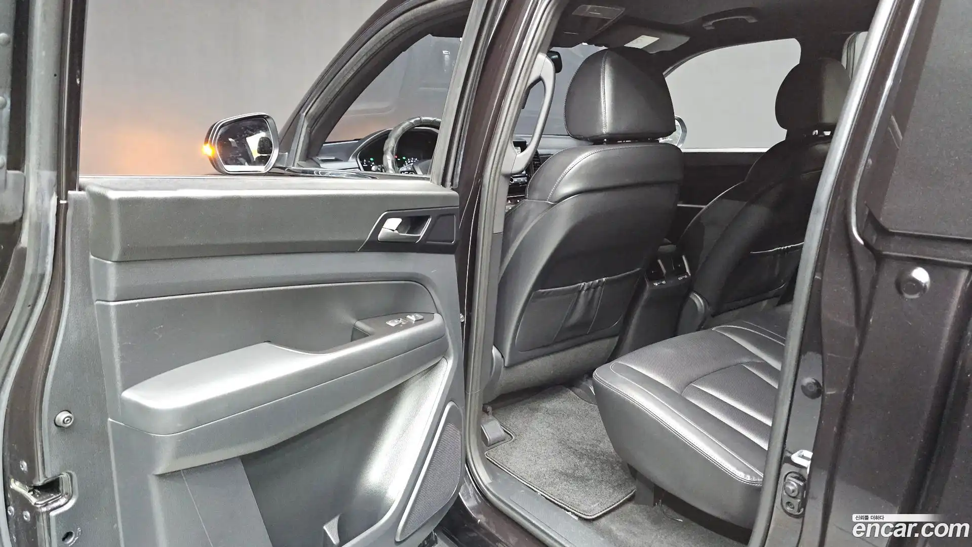 Rexton KG Mobility 2020.11-INNER-036