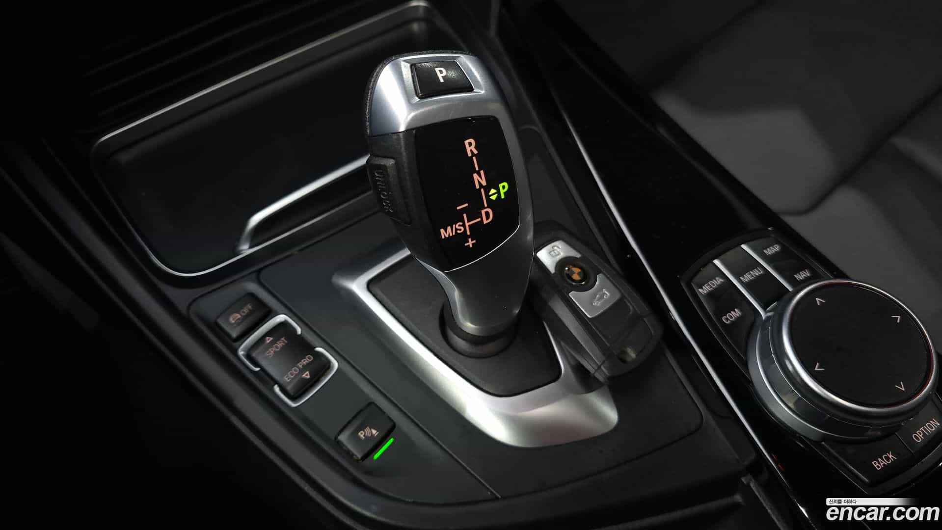 3-Series BMW 2017.11-INNER-009