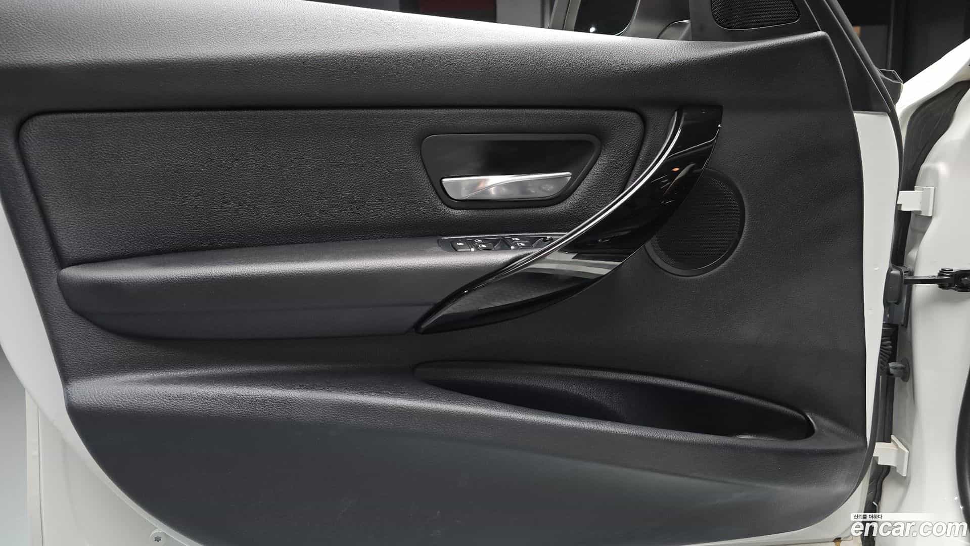 3-Series BMW 2017.11-INNER-034