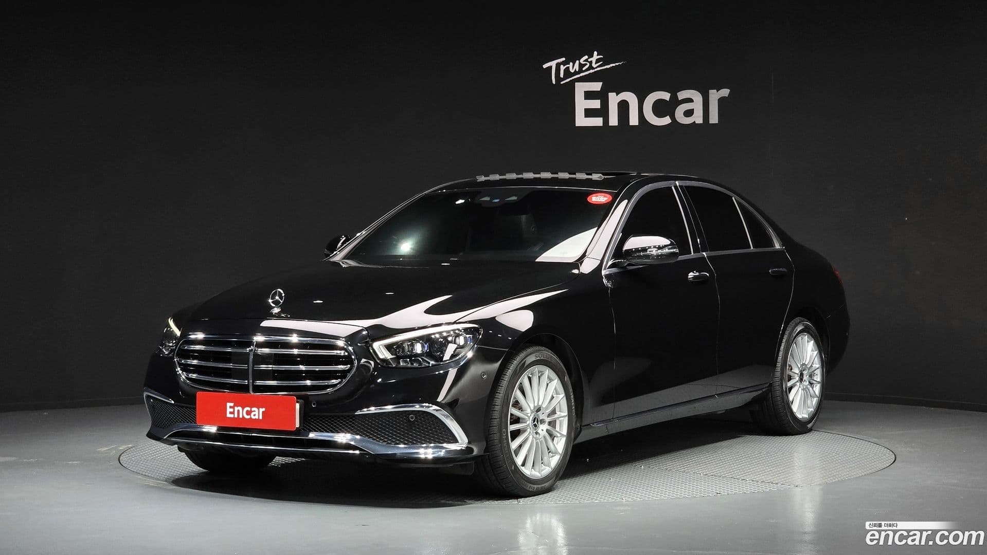 Main__Slider__Photo:E-Class Mercedes-Benz 2021.6-0