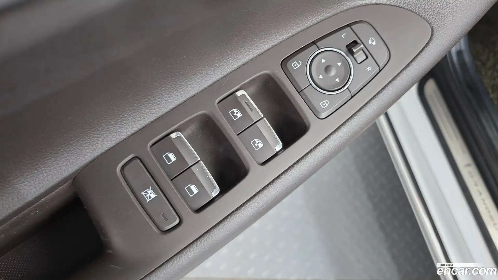 Grandeur Hyundai 2018.6-OPTION-016