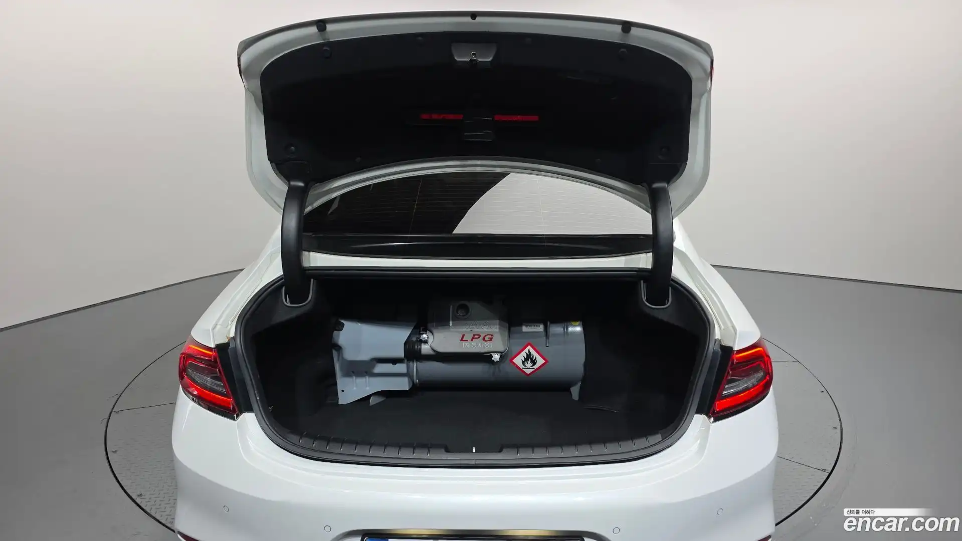 Grandeur Hyundai 2018.6-OPTION-024