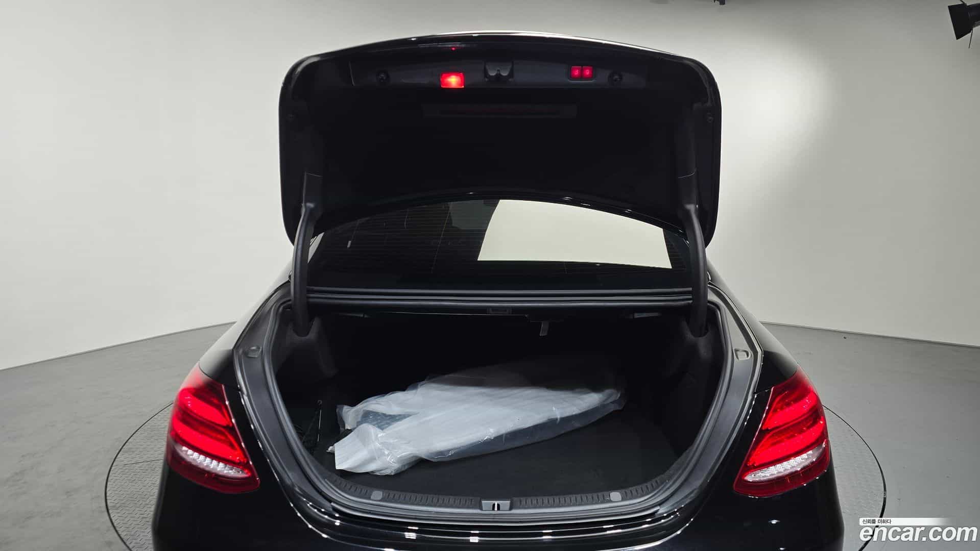 E-Class Mercedes-Benz 2018.3-OPTION-023