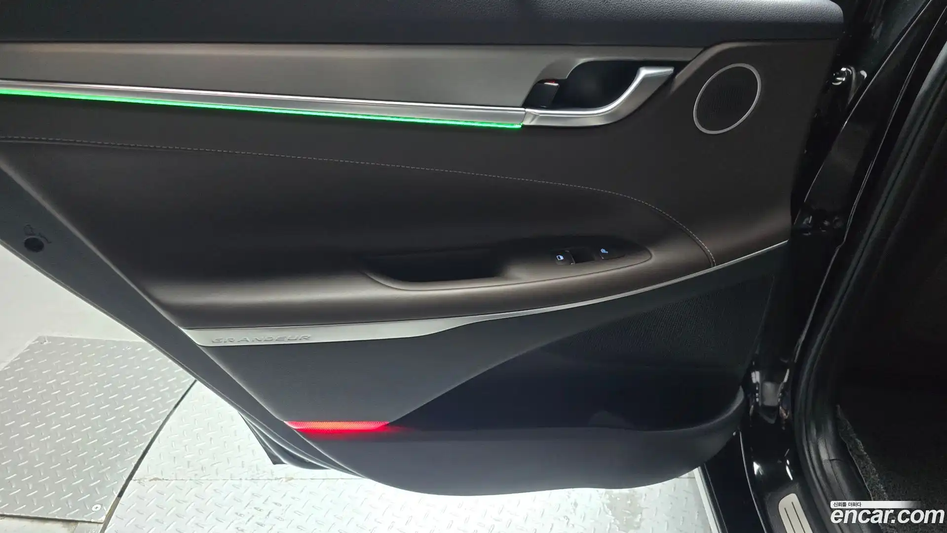 Grandeur Hyundai 2018.11-INNER-035