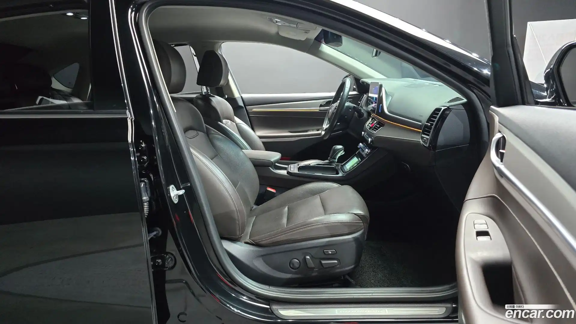 Grandeur Hyundai 2018.11-INNER-036