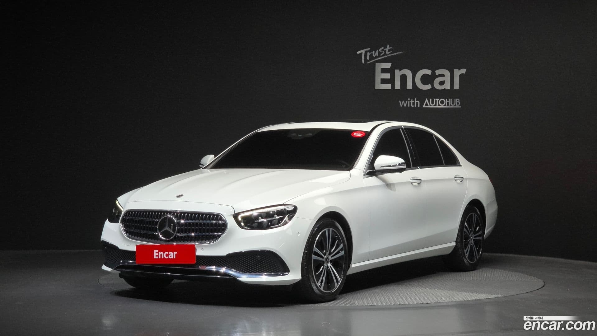 Main__Slider__Photo:E-Class Mercedes-Benz 2021.1-0