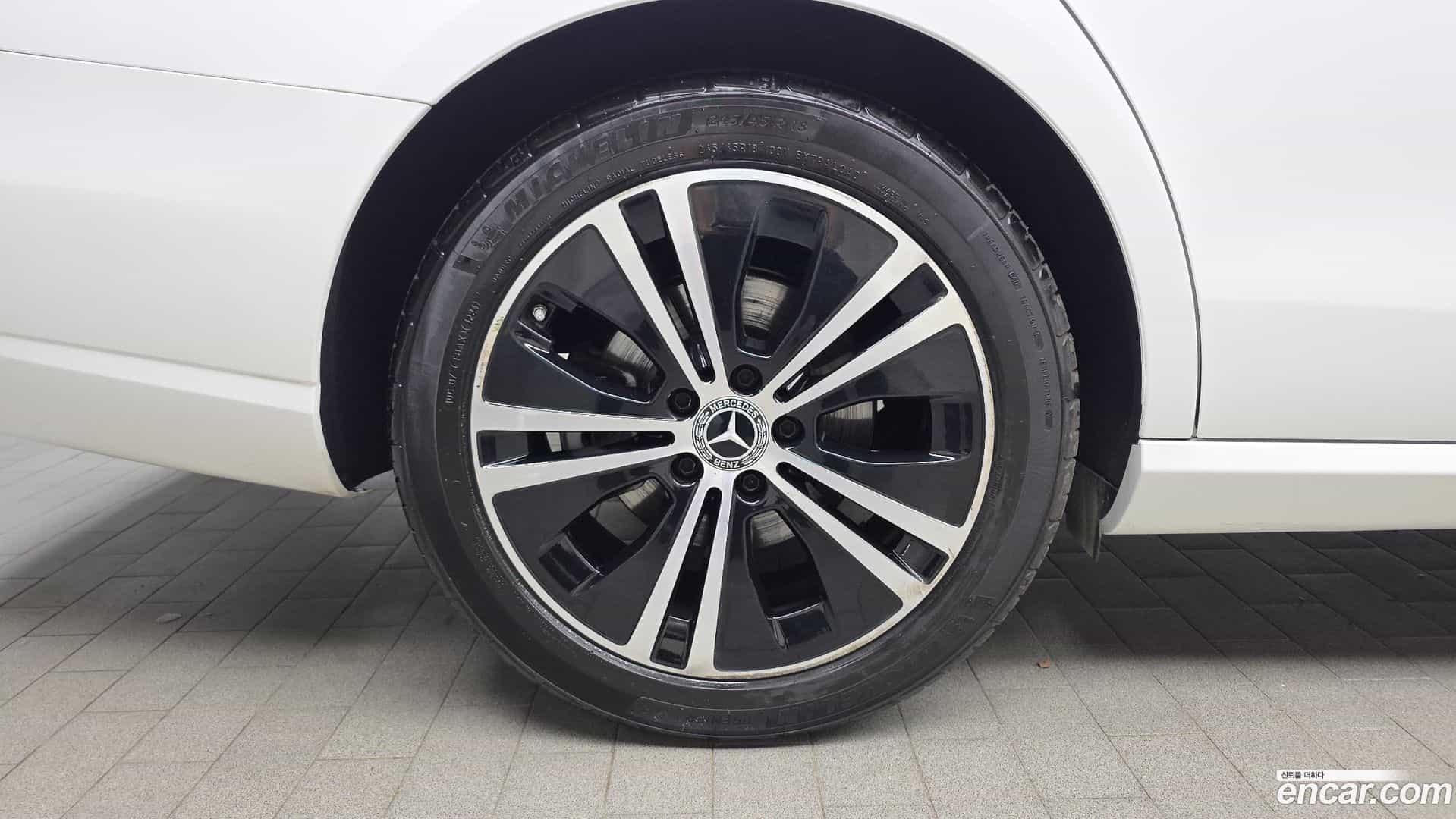 E-Class Mercedes-Benz 2021.1-OUTER-005