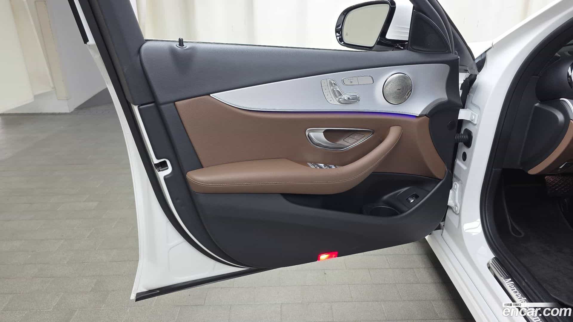 E-Class Mercedes-Benz 2021.1-INNER-034