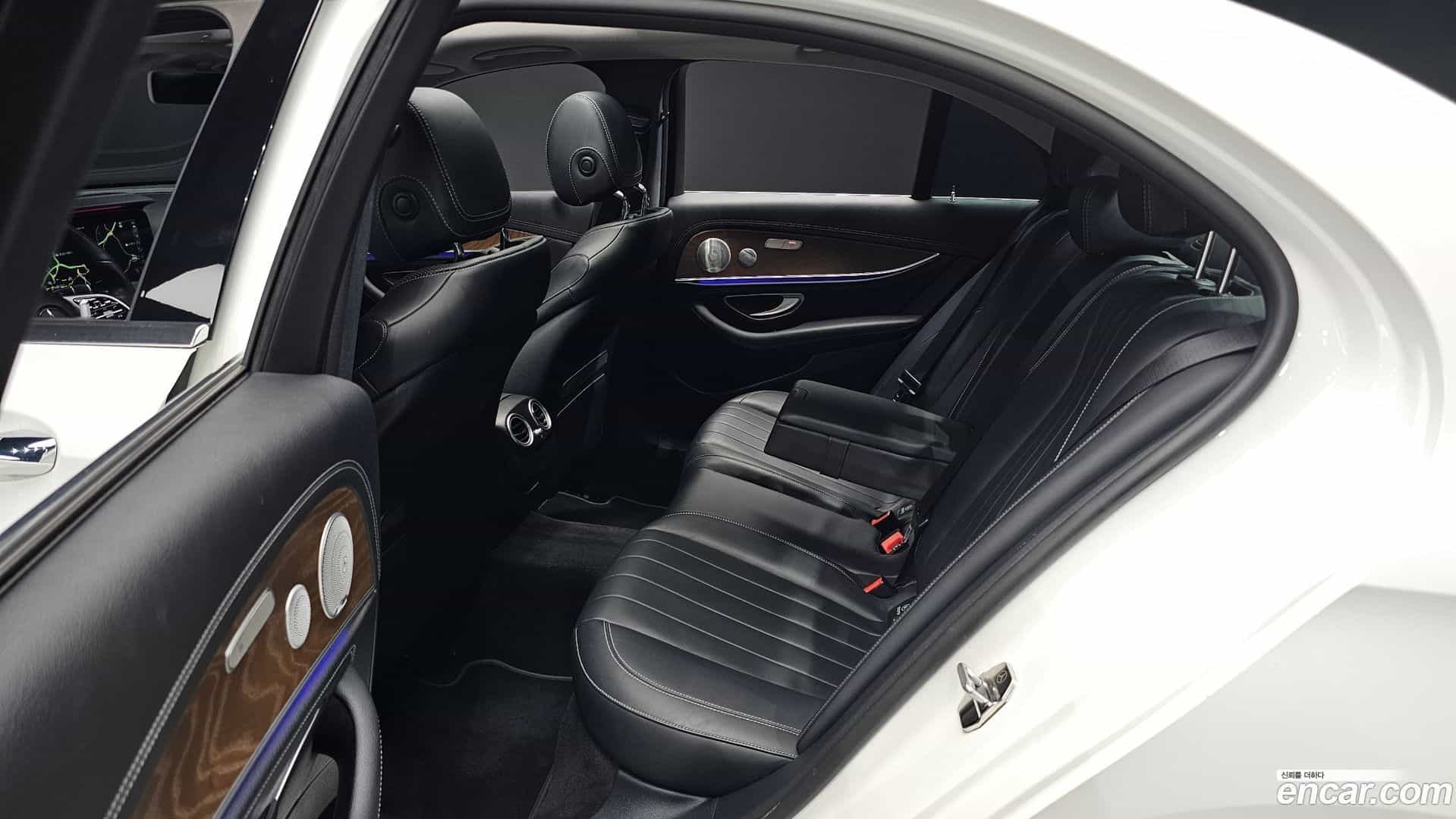E-Class Mercedes-Benz 2019.11-OPTION-016
