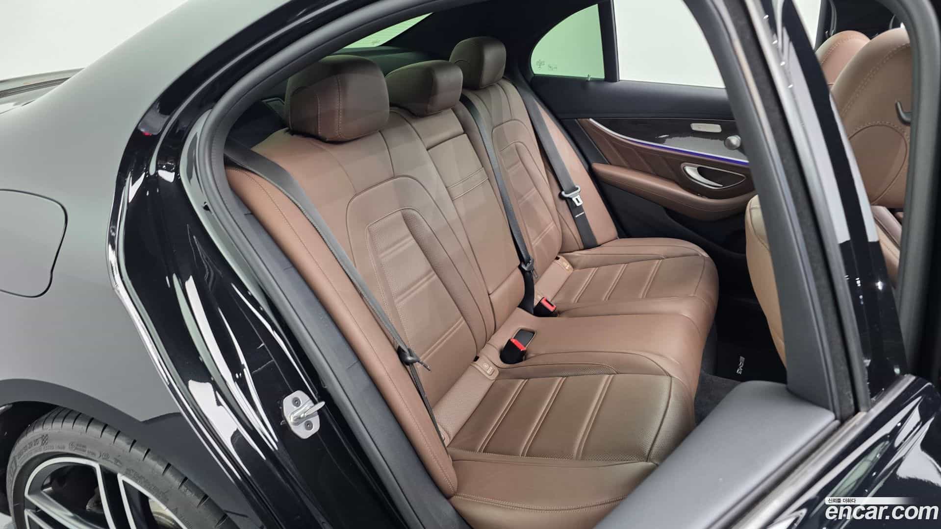 E-Class Mercedes-Benz 2019.10-OPTION-015