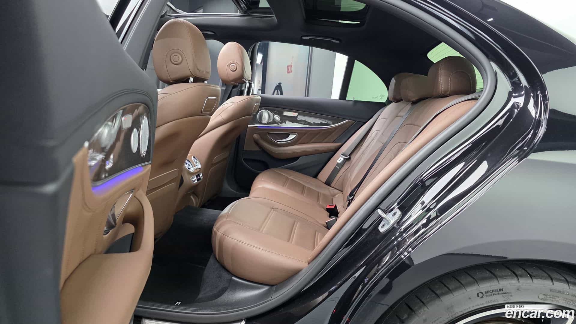 E-Class Mercedes-Benz 2019.10-OPTION-016
