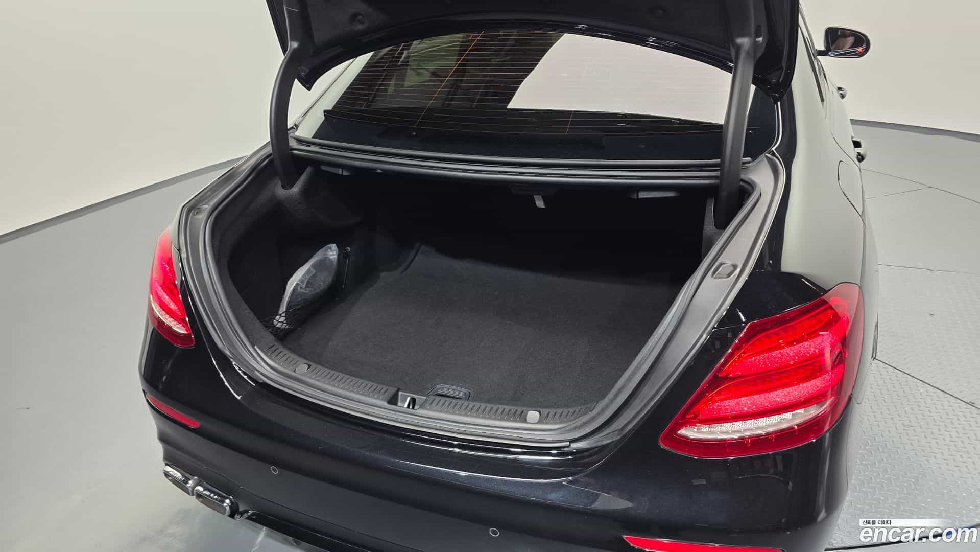 E-Class Mercedes-Benz 2019.10-OPTION-047