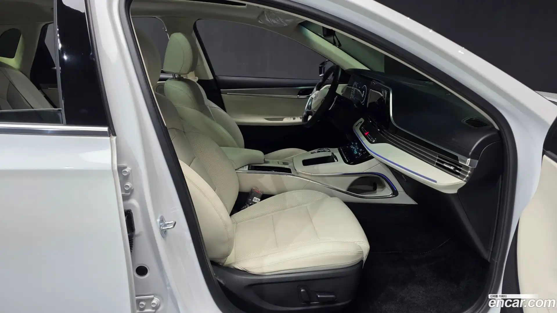 Grandeur Hyundai 2022.5-OPTION-015