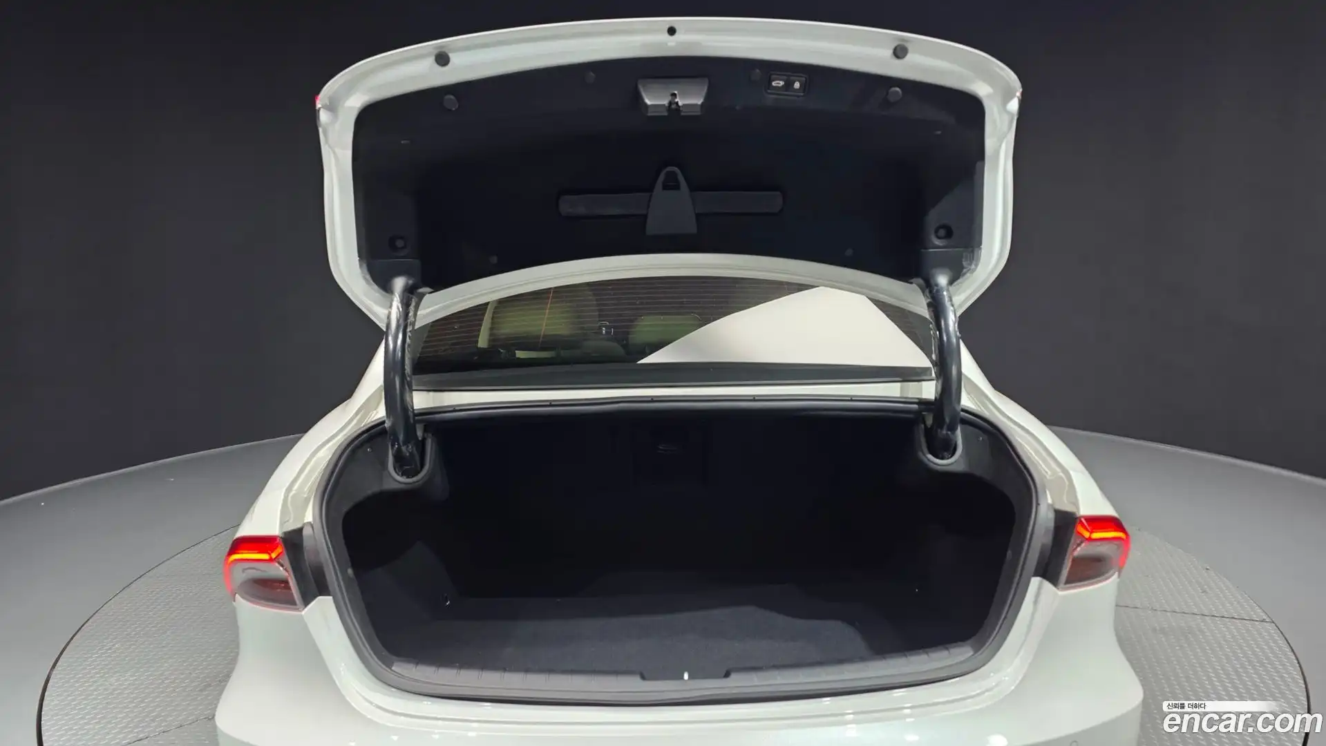Grandeur Hyundai 2022.5-OPTION-024
