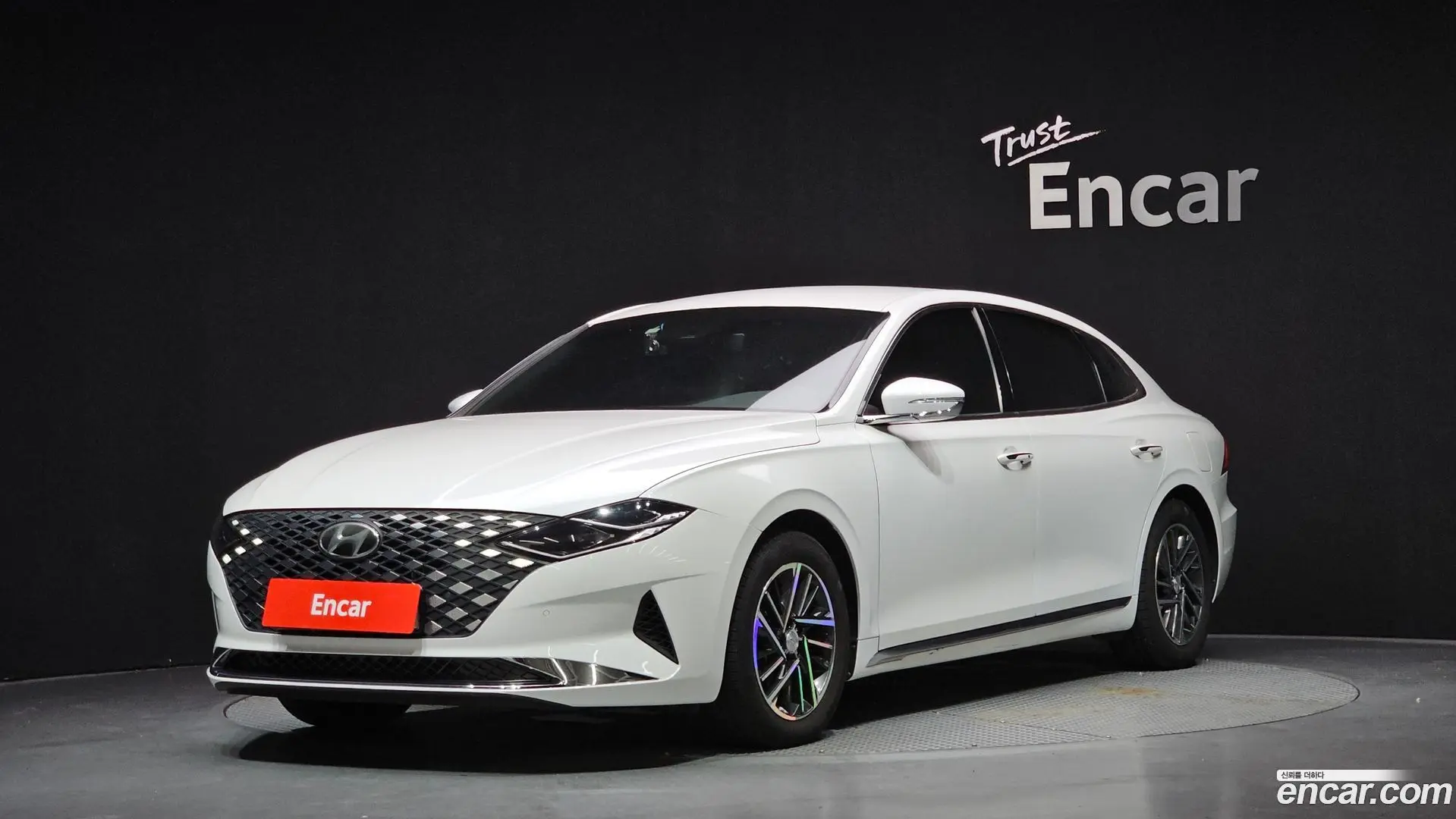 Main__Slider__Photo:Grandeur Hyundai 2021.6-0