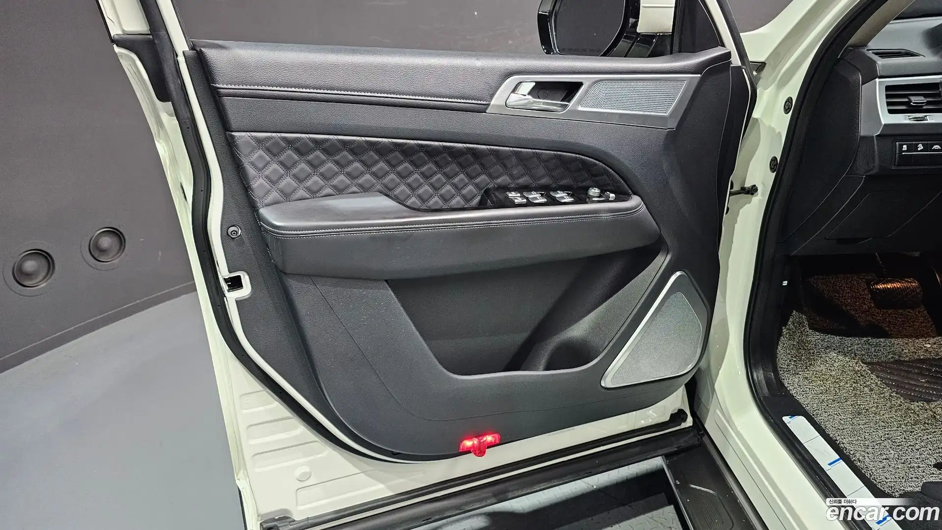 Rexton KG Mobility 2022.3-INNER-034