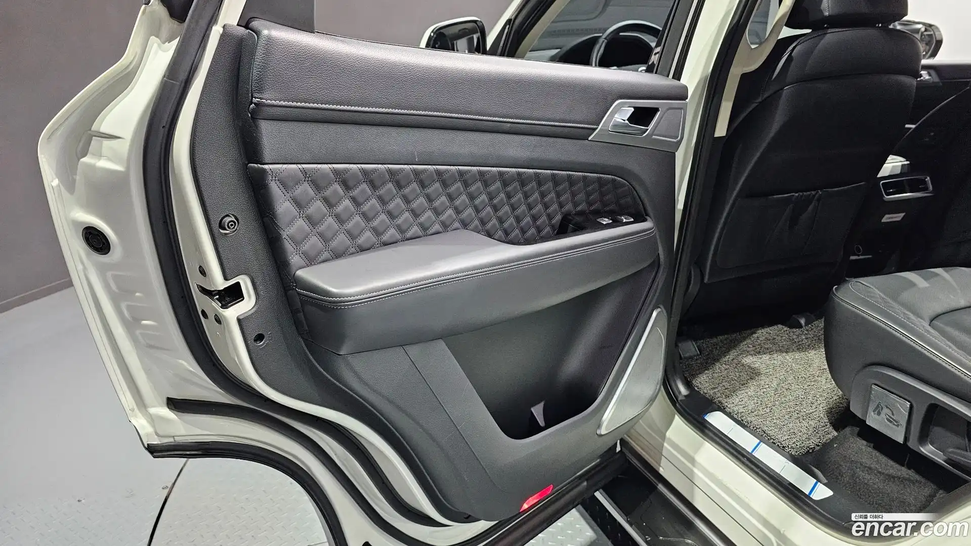 Rexton KG Mobility 2022.3-INNER-035