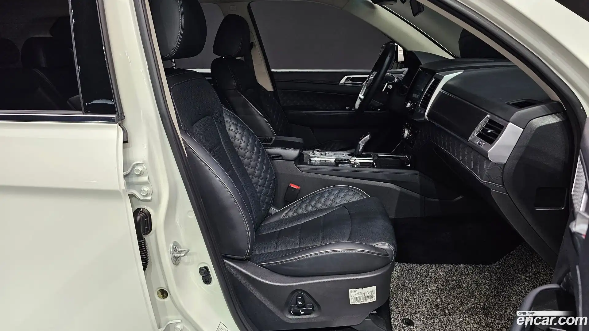 Rexton KG Mobility 2022.3-INNER-036