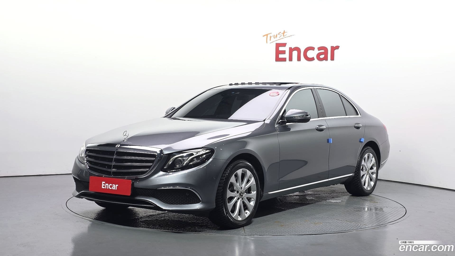 Main__Slider__Photo:E-Class Mercedes-Benz 2019.5-0