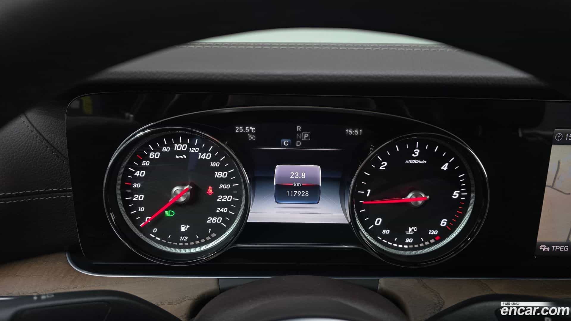 E-Class Mercedes-Benz 2019.5-INNER-008