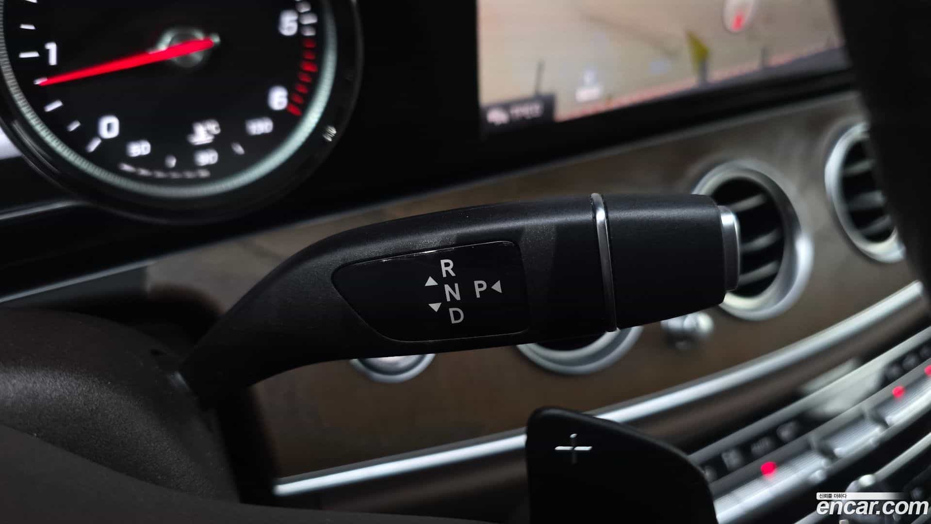 E-Class Mercedes-Benz 2019.5-INNER-009