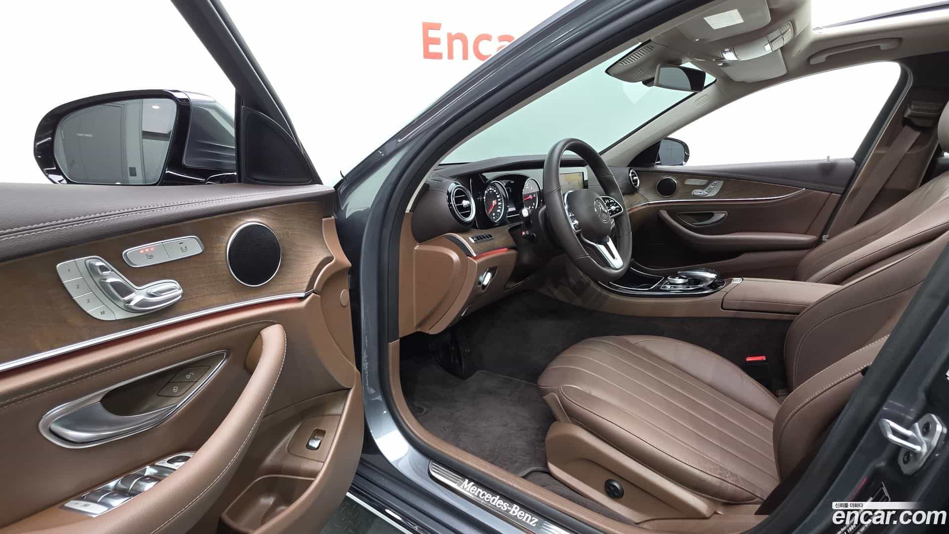 E-Class Mercedes-Benz 2019.5-INNER-010