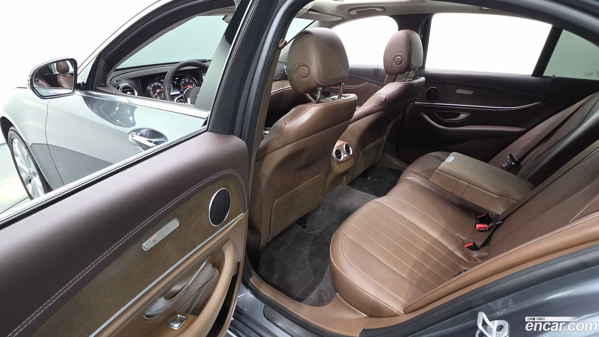 E-Class Mercedes-Benz 2019.5-OPTION-015